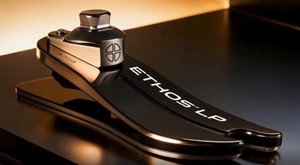 新款碳纖、玻纖混合材料假肢腳板